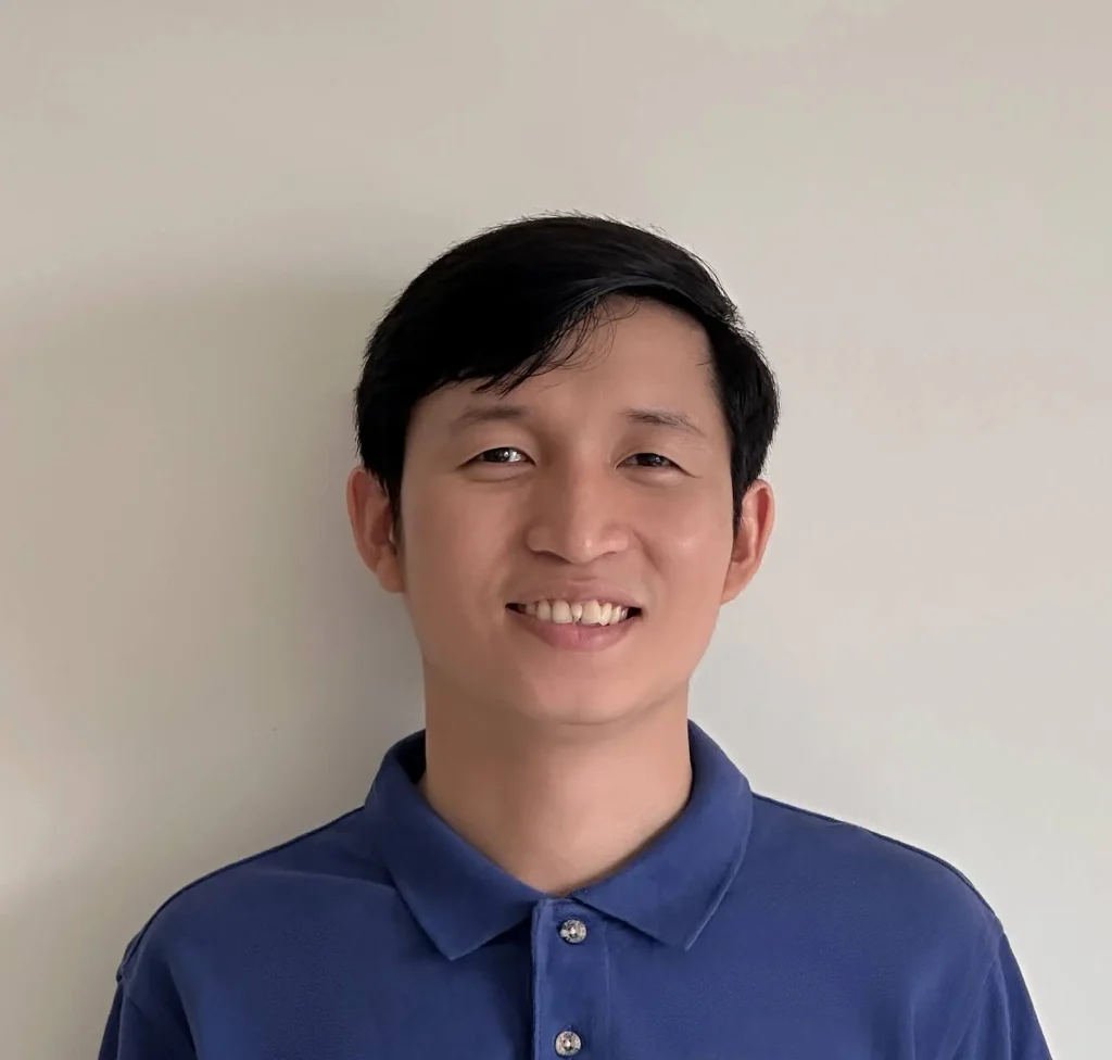 Ảnh chân dung Đại Nguyễn mặc áo màu xanh dương